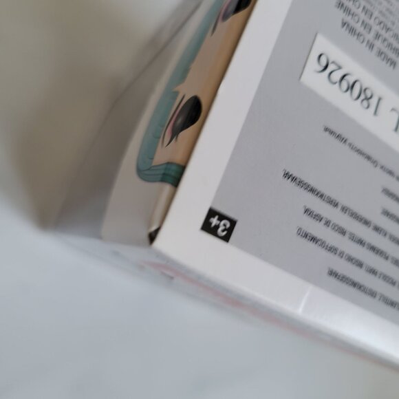 Funko Pop! Hot Topic Girl #SE Hot Topic Exclusive FC7 - Picture 10 of 15